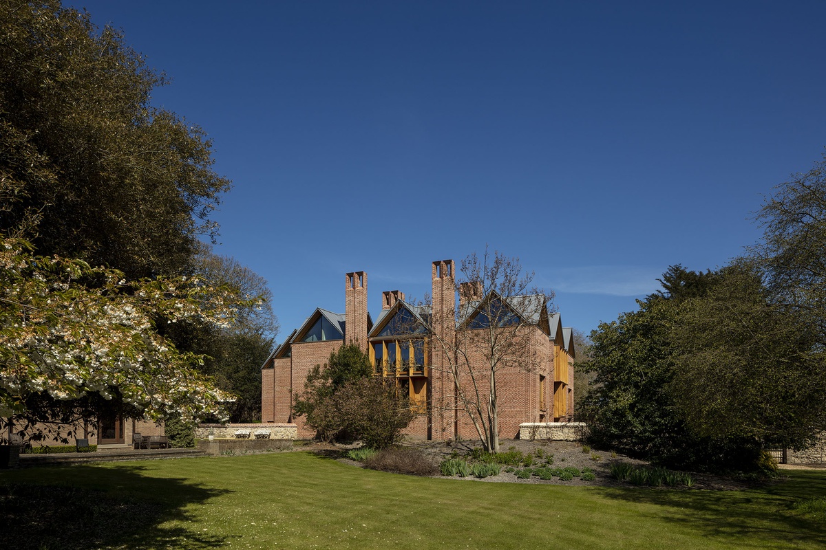 AJ Stirling Film of Magdalene College